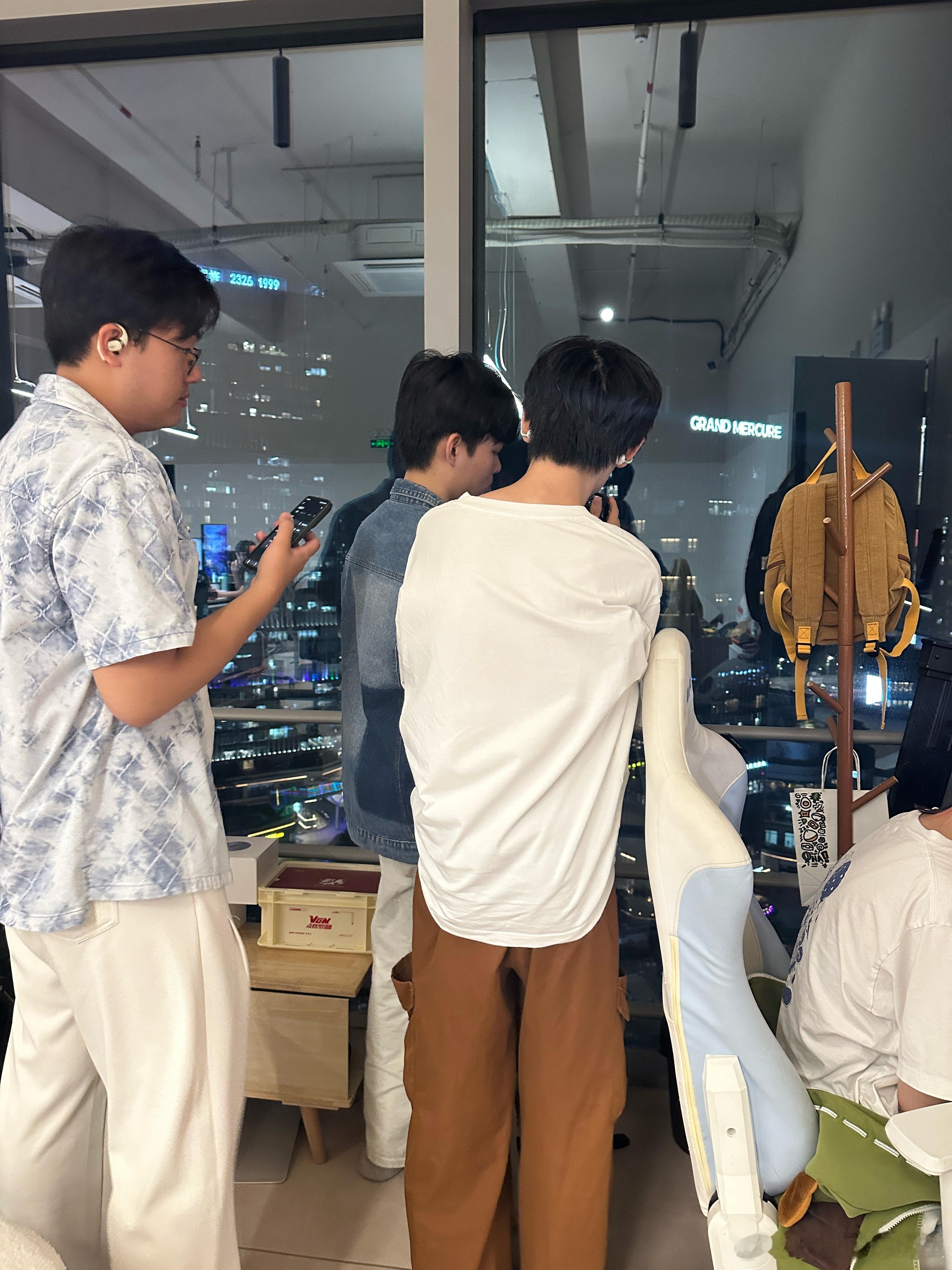 抬头看！今晚有超大月亮🌕2025年度最大超级月亮年度超大月亮来了 ​​​