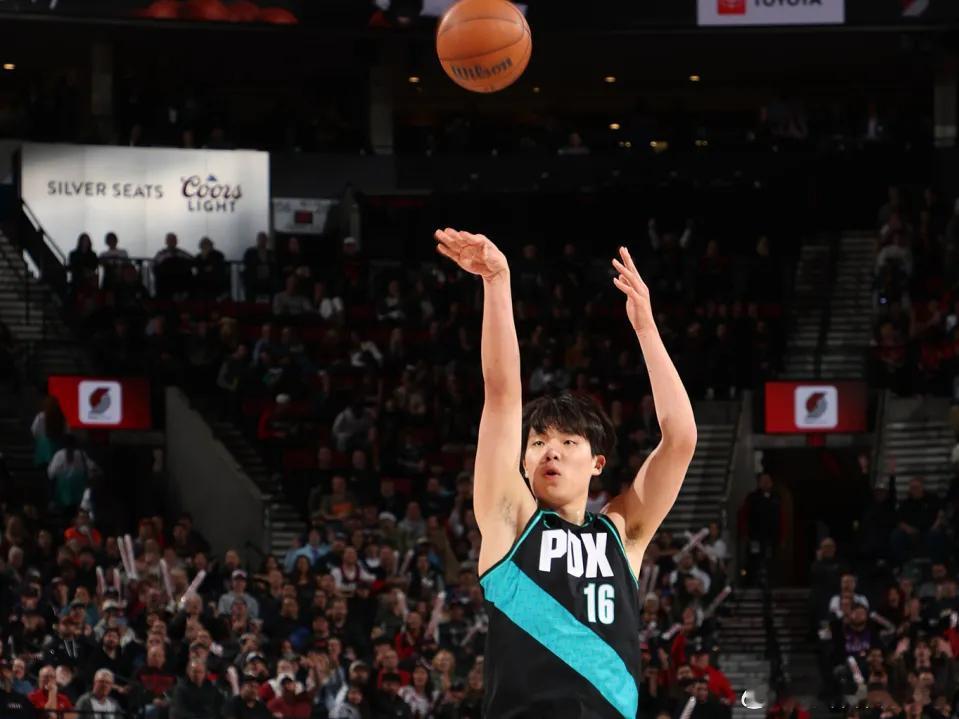 北京时间11月19日，NBA常规赛争夺继续，太阳127-110送开拓者3连败，此