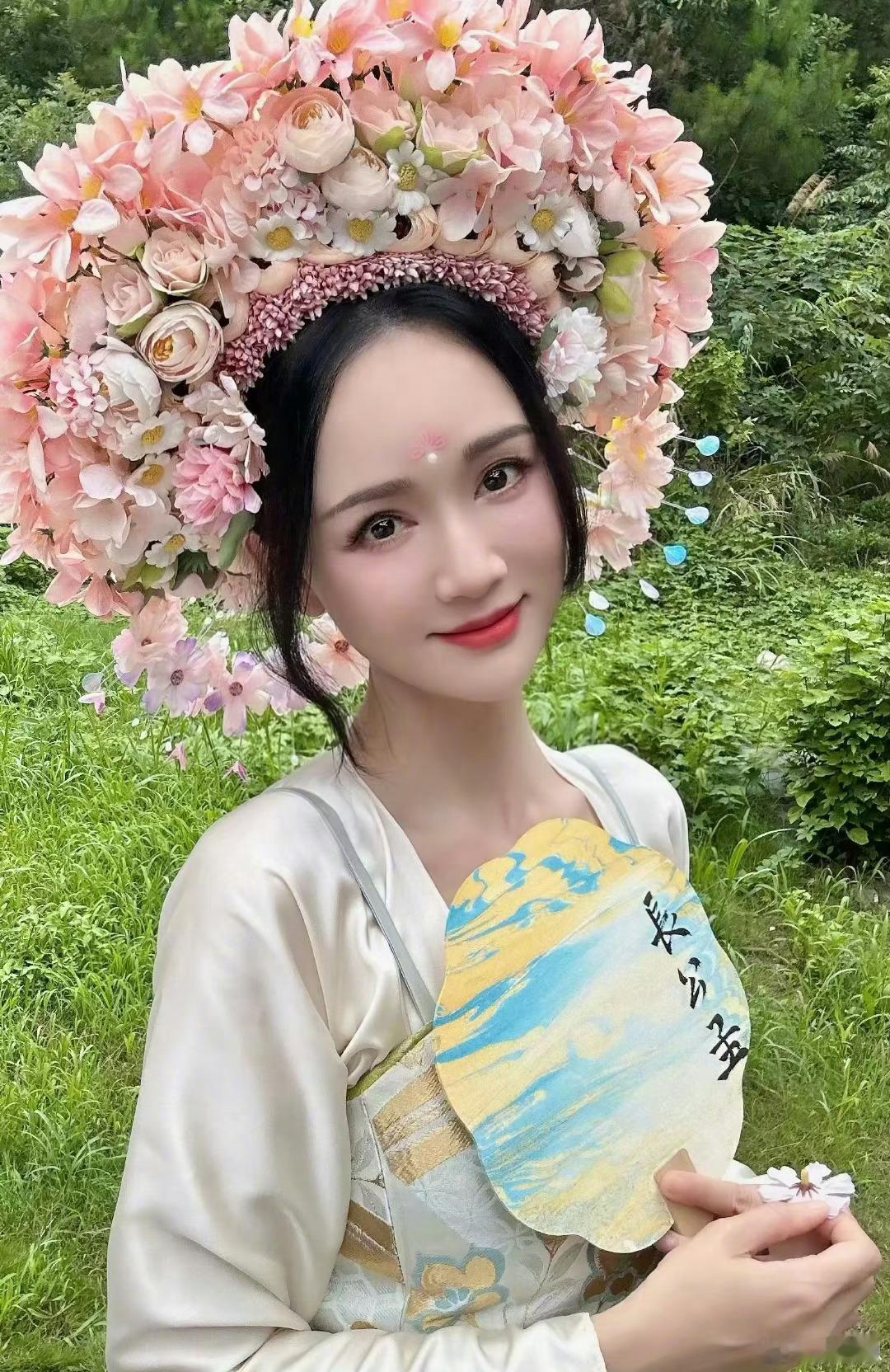 是不是美颜开太大？怎么变成网红脸了！#陈乔恩头顶簪花# ​​​