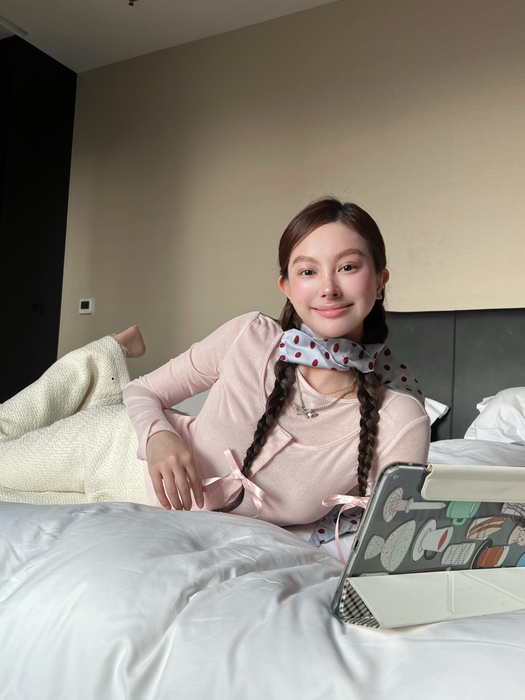 我是那很丑的人吗！  哈哈哈一年长1k粉半个月不更新还掉200个  哈...