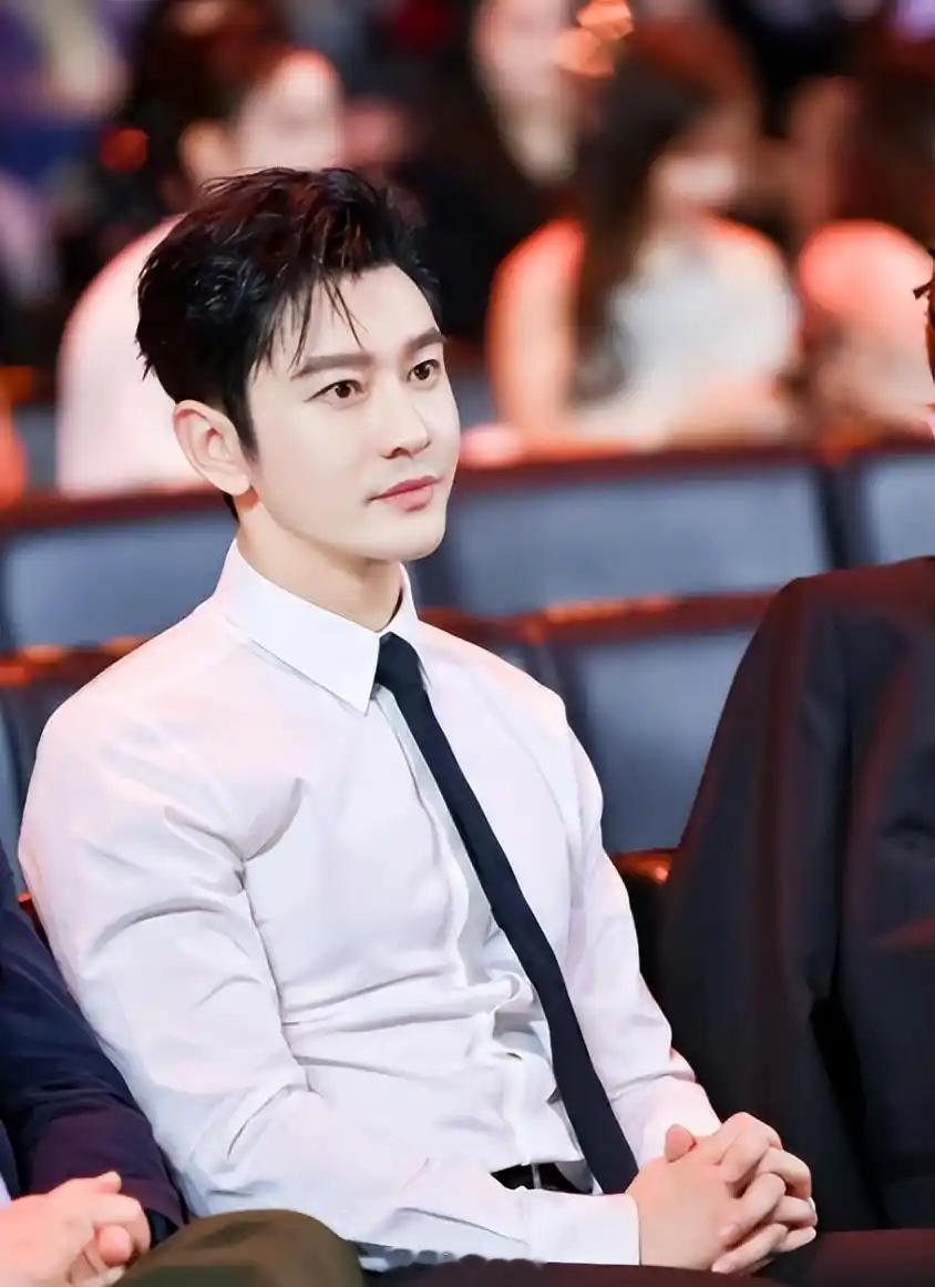 黄晓明在上海见证擎天租迈向全球4月17日，黄晓明现身上海APC2026大会，见证