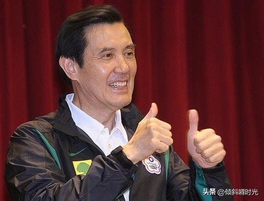 昨天，张若彤拜会马英九，对最近网络讨论为何马英九左右手各带一只手表，当面向马英九