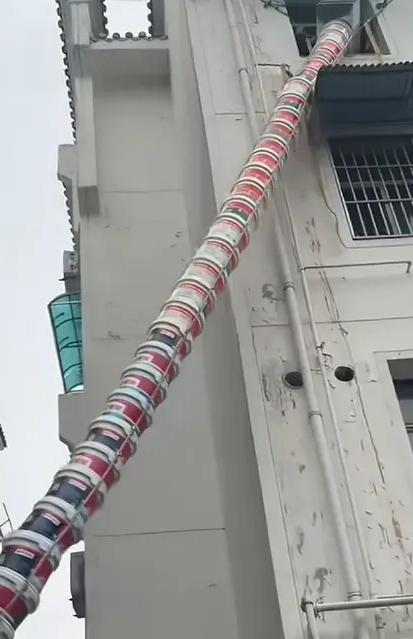 “人怎么能这么聪明！”安徽，一男子每天都得搬运建筑垃圾，累的直不起腰，后来在妻子