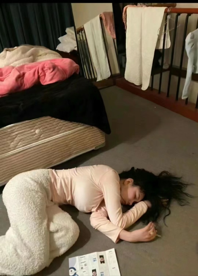 合租室友失恋喝醉了，我该怎么安慰她？ ​​​