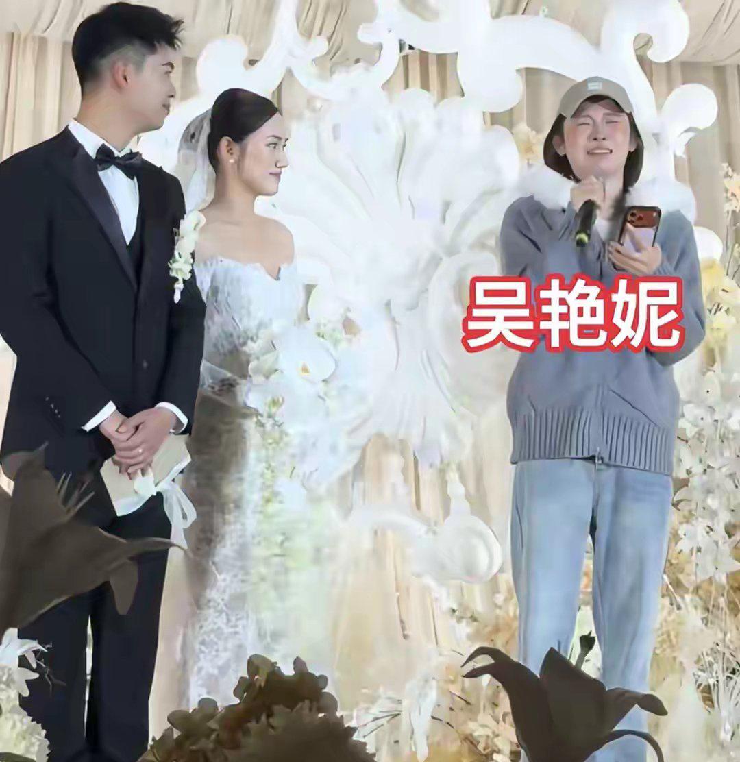 吴艳妮：姐，昨晚凌晨才到成都，我这心里既忐忑又开心，因为咱家的掌上明珠要奔向一个