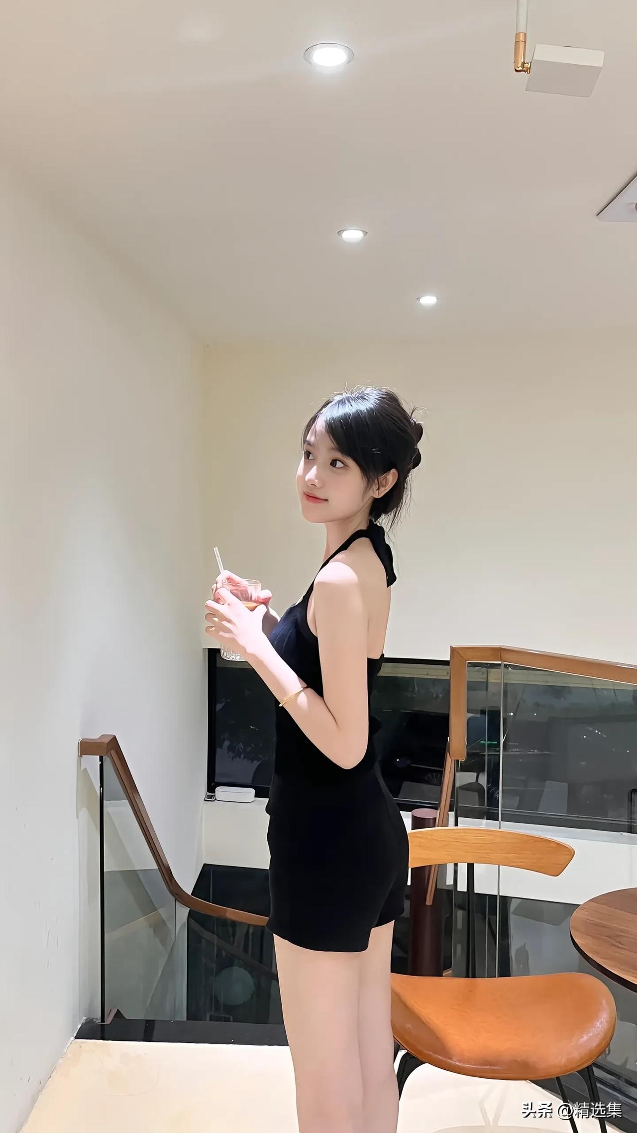 我觉得“活明白了”的女孩最迷人。
她们有“静气”，外面世界再卷，她们也能有自己的