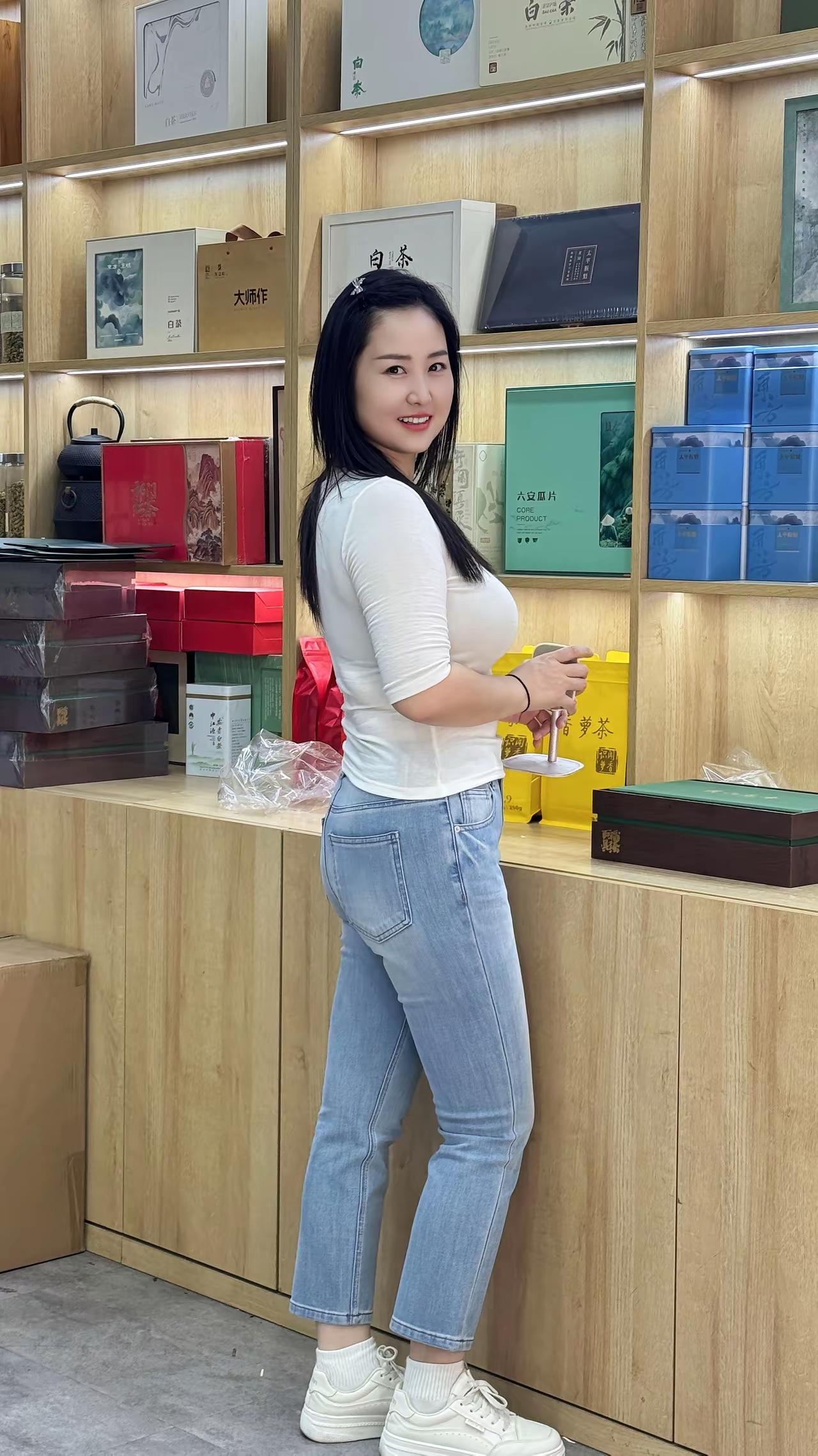 虽然我也是女人。但这一点不影响我喜欢看美女。