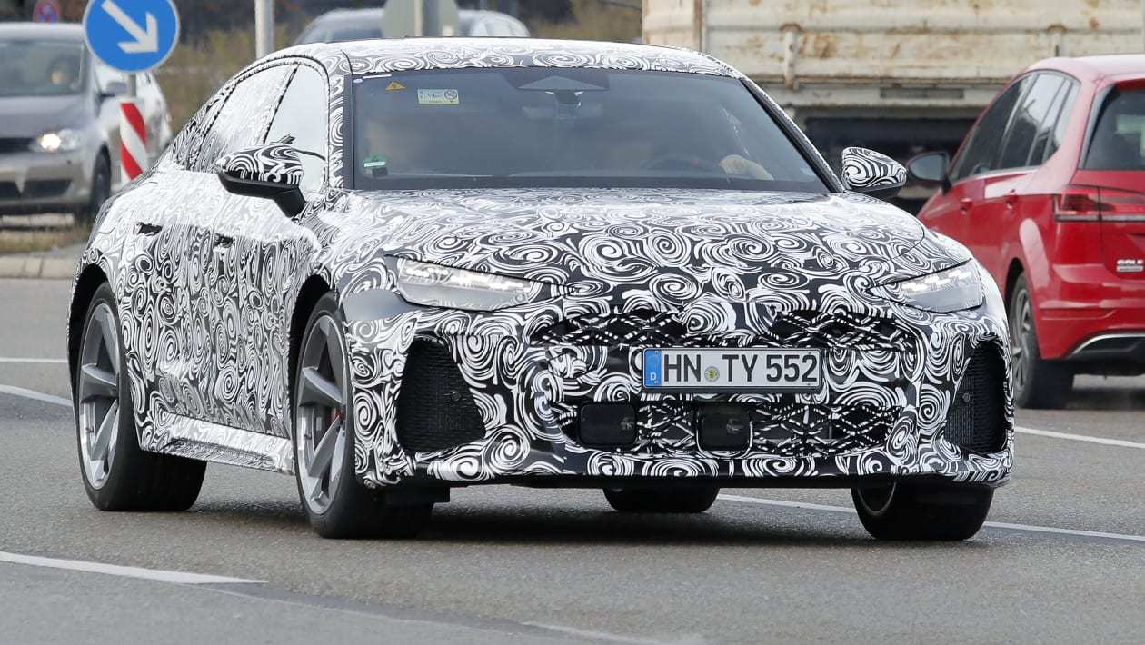 奥迪RS6轿车版本回归？奥迪RS6轿车版原型车谍照曝光，传闻搭载插混V8动力，输