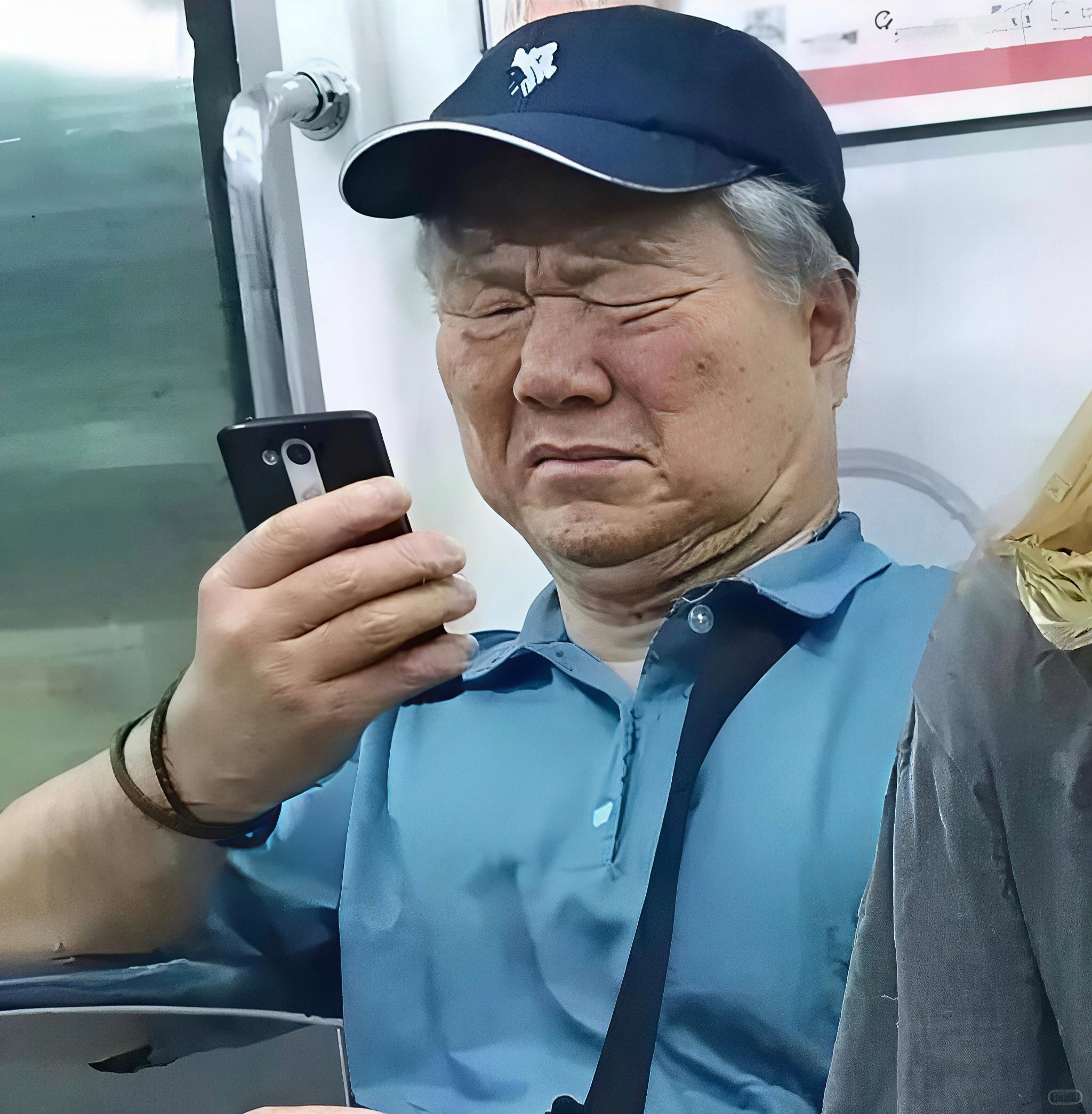 红果短剧降智？？？我直接一个地铁老人手机.jpg 📱👴我累死累活搬了一天砖，