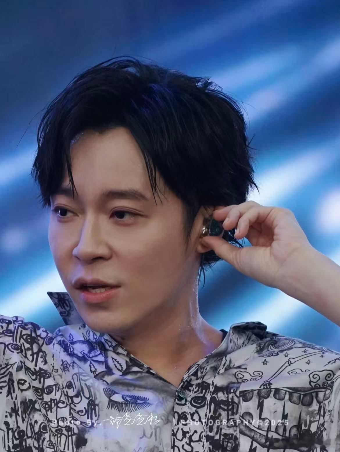 吴青峰长文，吴青峰深夜发布千字长文，正面回应近期热议的“无限休眠”说法。此前吴青