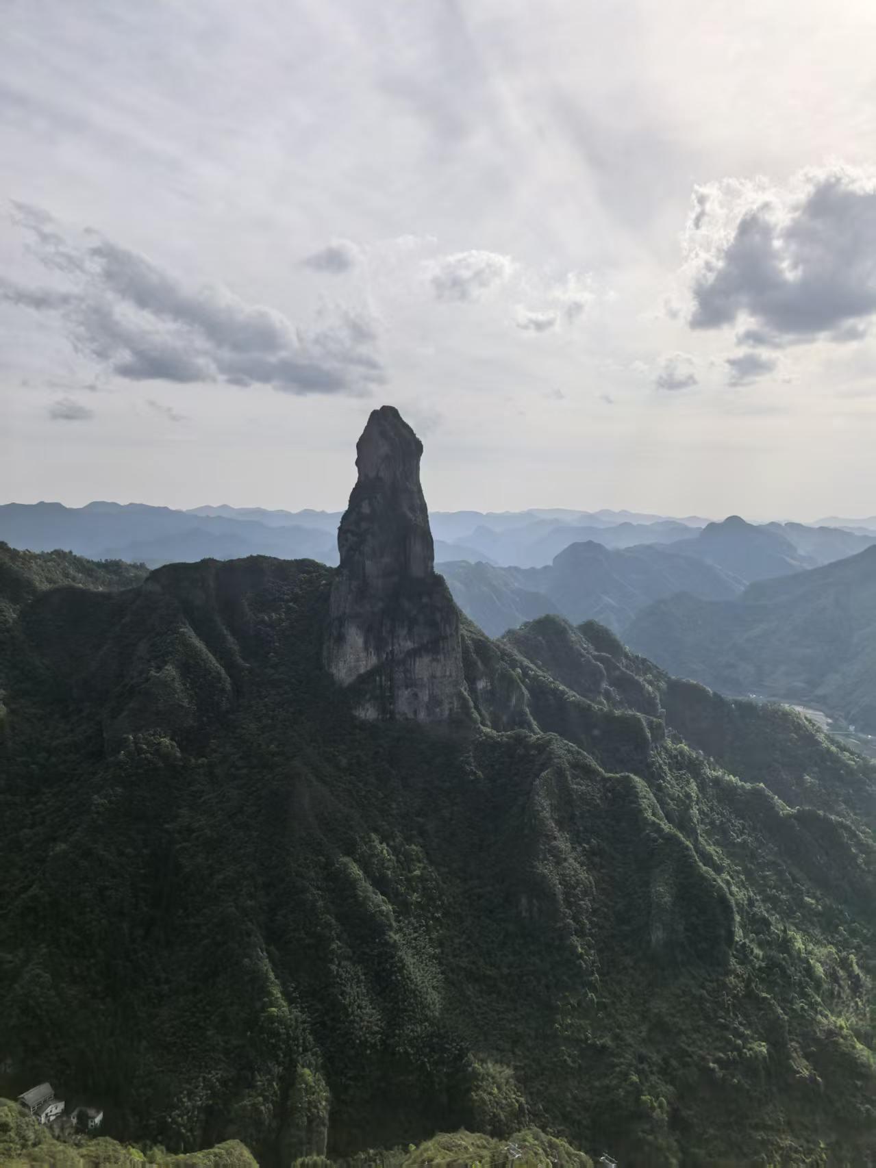 前几天开庭因为是否调取同步录音录像的问题，本辩护人与公诉人发生激烈交锋，被告人当