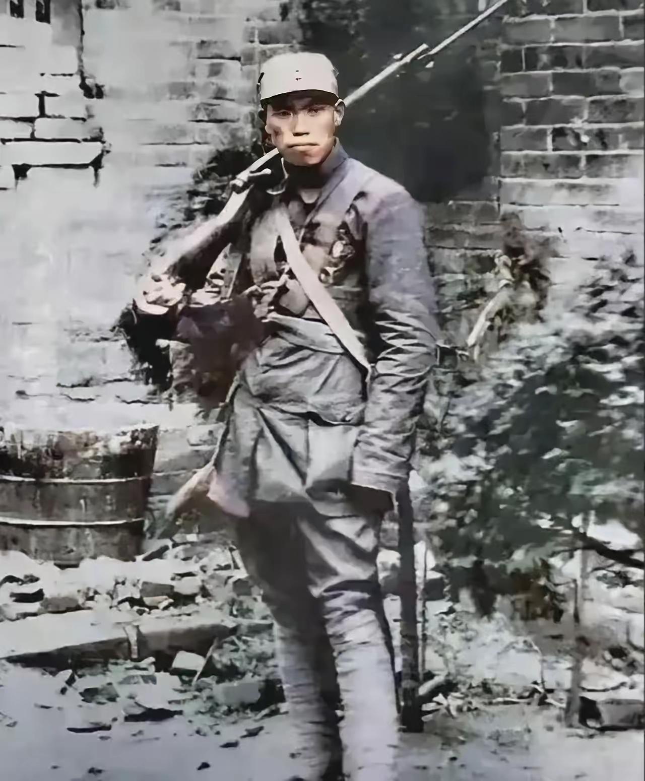 一刀捅翻6个鬼子毫发无伤！他就是打服美军的万岁军军长梁兴初
 
谁能想到，这位在