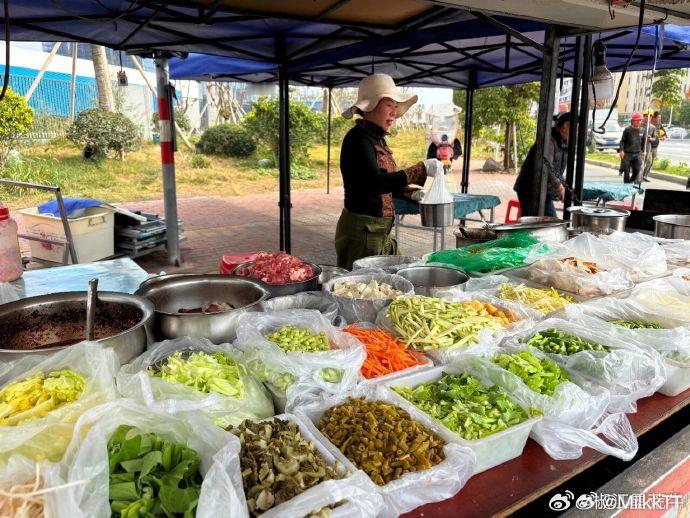 看台州城管柔性管理花式宠小摊 台州城管用柔性管理蹚出了一条市容与民生、秩序与活力