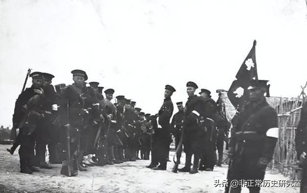 张梅生：立即调兵，按名册将革命党抓住，一网打尽。

陈树屏：不可，应烧了名册以安