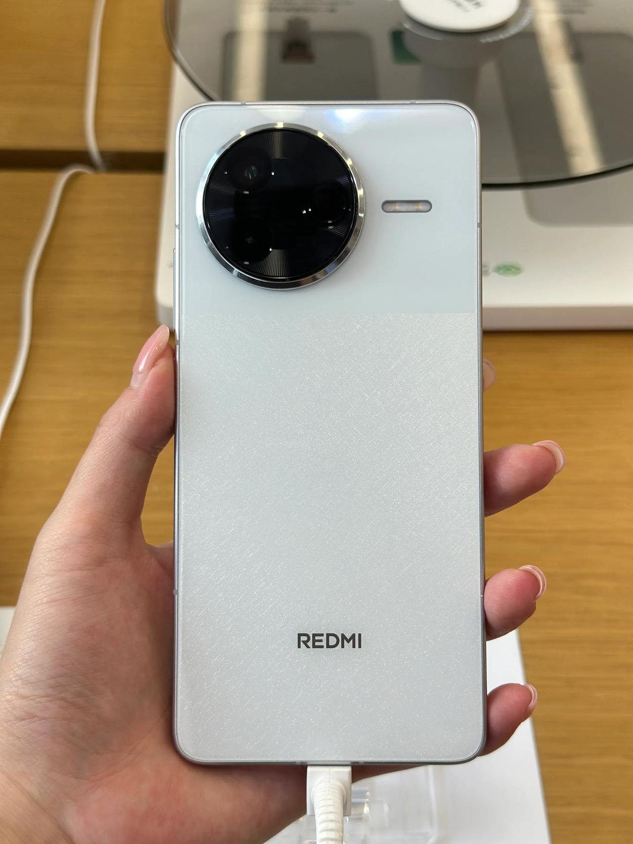 REDMI K80🆚REDMI K80 Pro真机实拍，K80是直角边框，K8