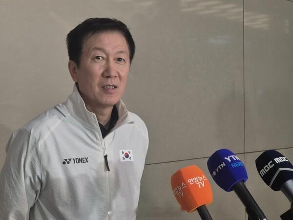 朴柱奉教练：“国家队不需要‘立正、敬礼’”——强调自律与责任，韩国羽毛球队迎来新