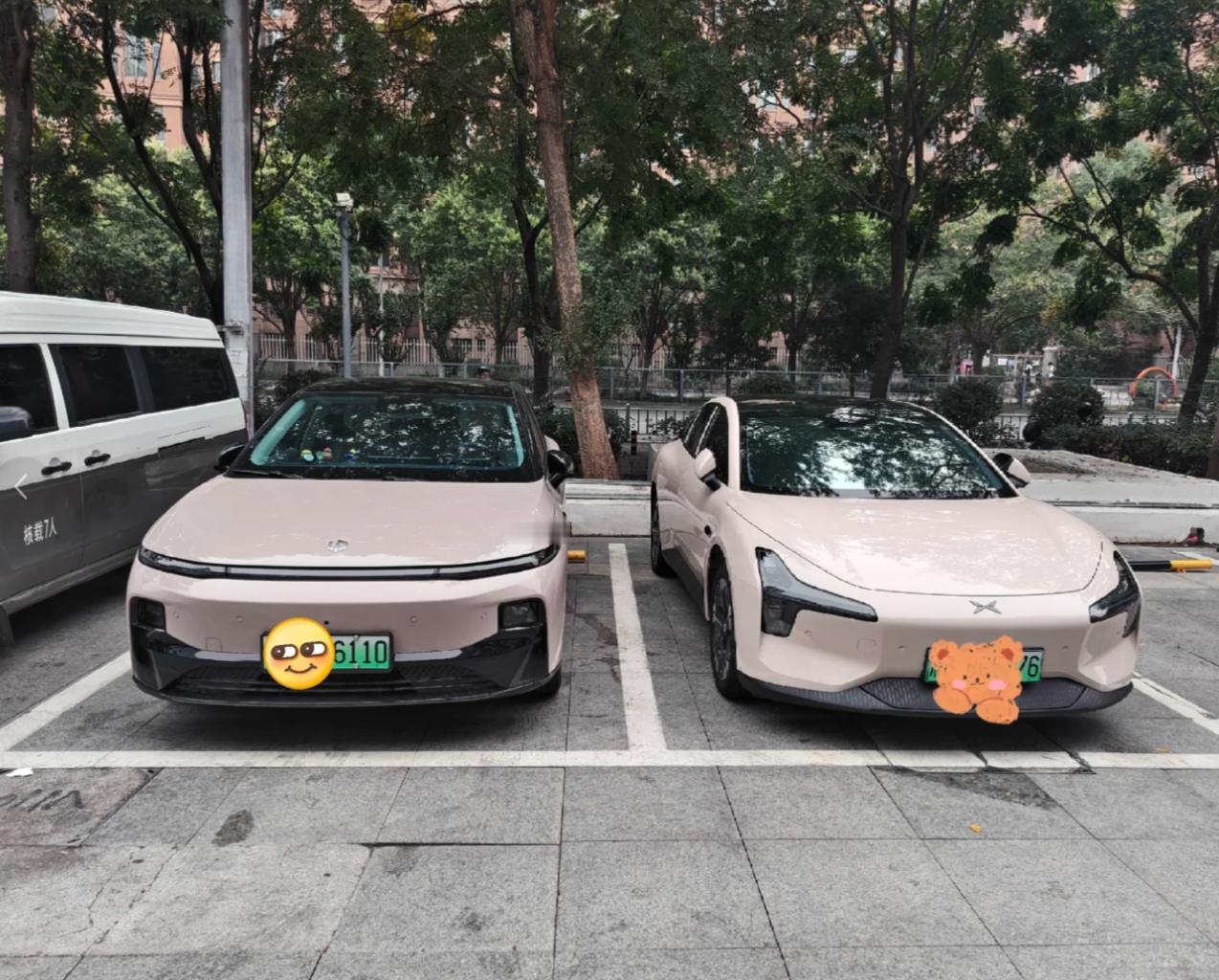 媳妇儿为了颜值想买台粉车代步，看了各种帖子和测评，最终进决赛圈的，只有小鹏m3和