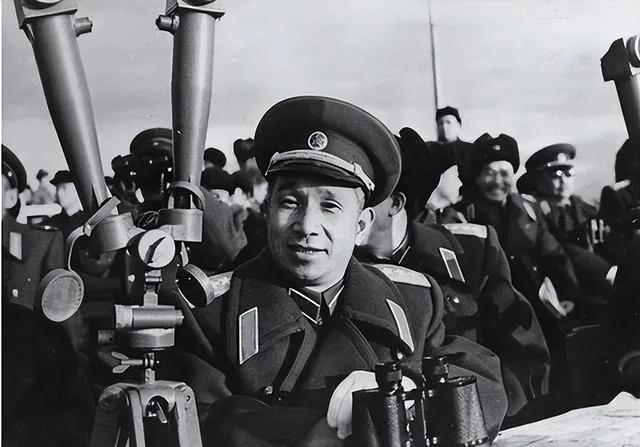 1937年陕北召开苏区代表会议，粟裕的名字公然在一份烈士纪念名单第34位，毛泽东