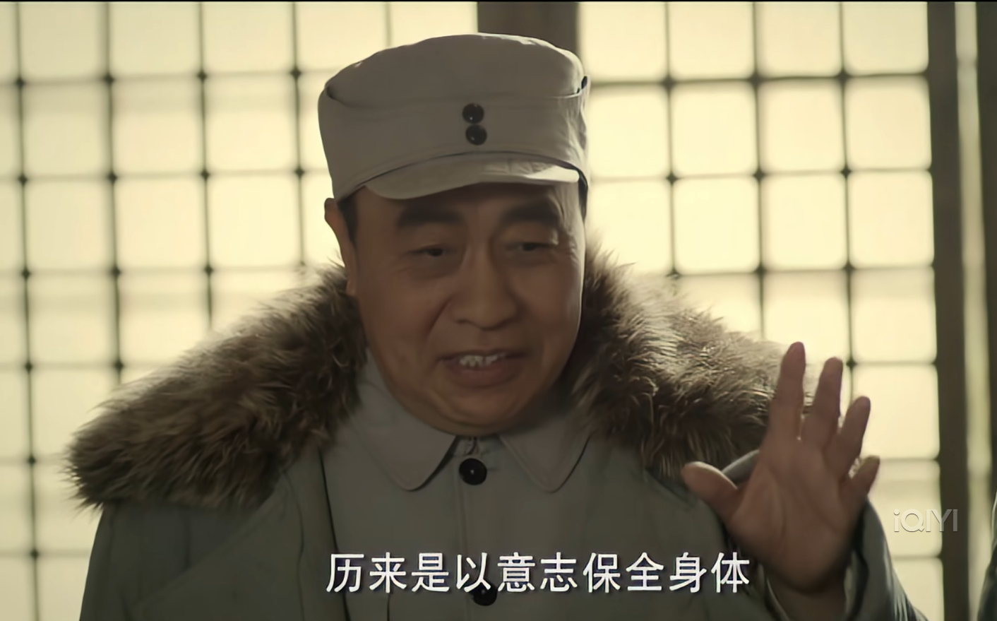 教员历来是以意志保全身体。他只要高兴，病就奇迹般好了，医生都搞不明白是怎么回事。