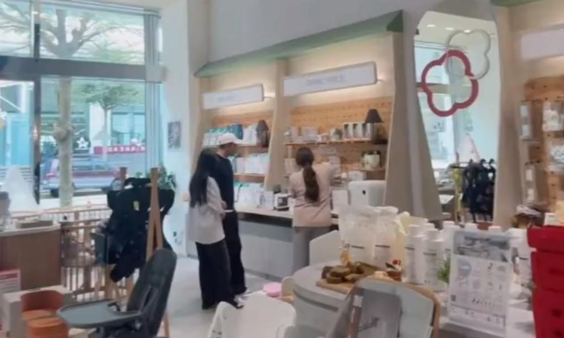 小玥儿真的有心了，给新出生的弟弟买礼物的消息上了热搜了

从好的一面来看，她真的