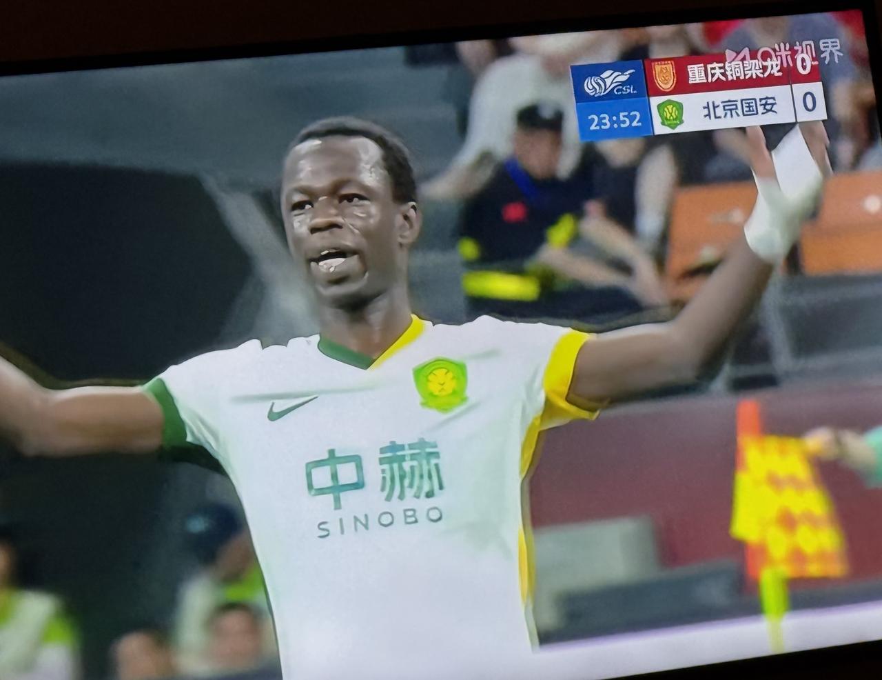不管你们有多喜欢这个望京小腰，不管你们怎么把他吹成什么，我都不认为他不是个好球员