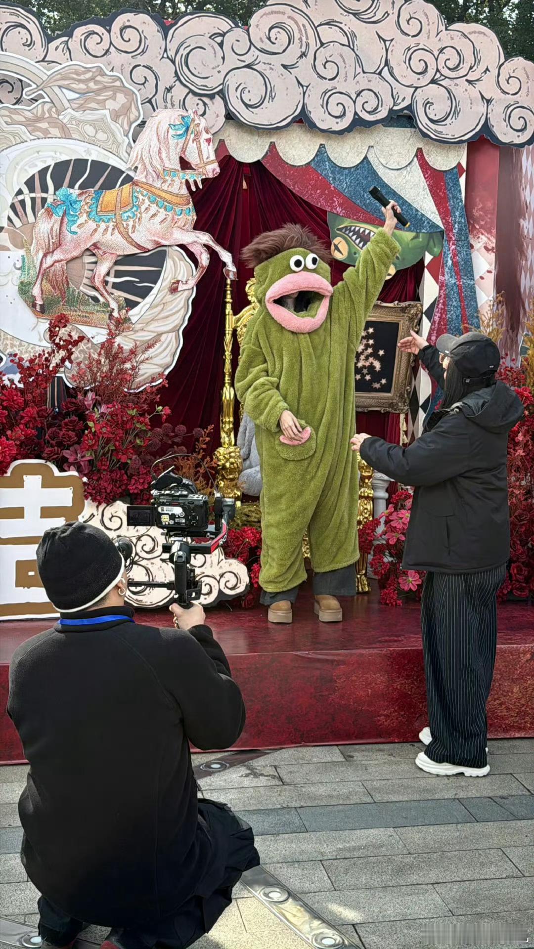 陈都灵 暗黑甜妹 看着软萌无害 实则智商超高行事果决 这种暗黑甜妹设定简直是为她