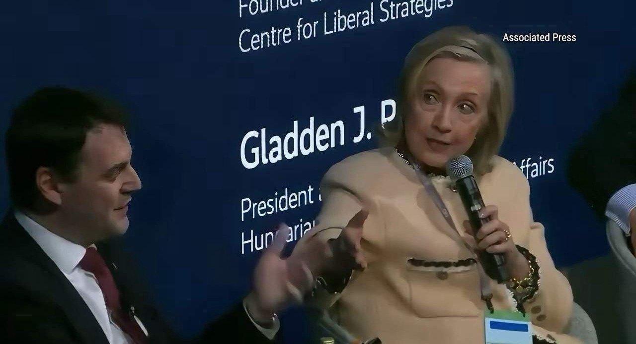 捷克外长马卡青在穆安会上，手撕希拉里！马卡青直接明确的对希拉里表示，我认为只有男