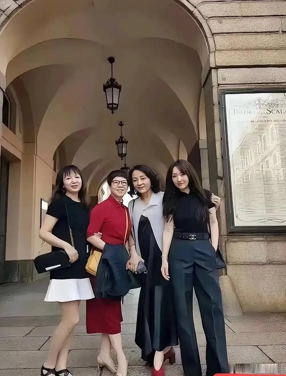 杨钰莹五十五岁了，真不敢相信！ 