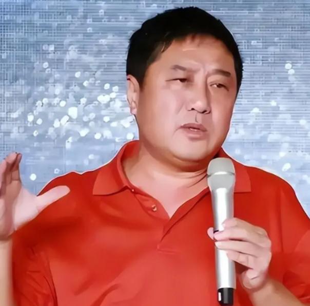太唏嘘了！1984年瘫痪在床被前妻一口粥一口饭从鬼门关拉回来的大导演，功成名就后