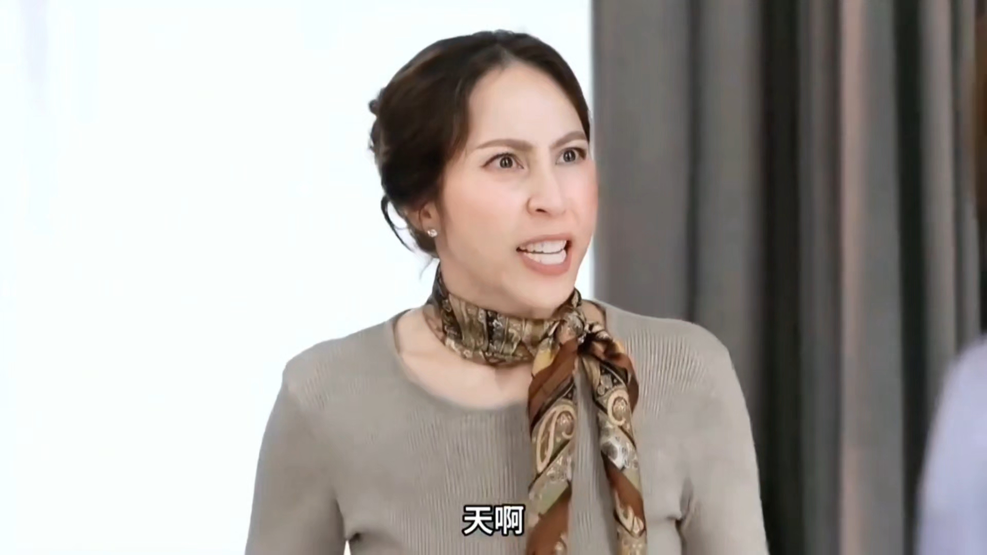 我朋友问我，为什么没有人把金卡蒙送进精神病院。正常情况，她这种精神状况应该进医院