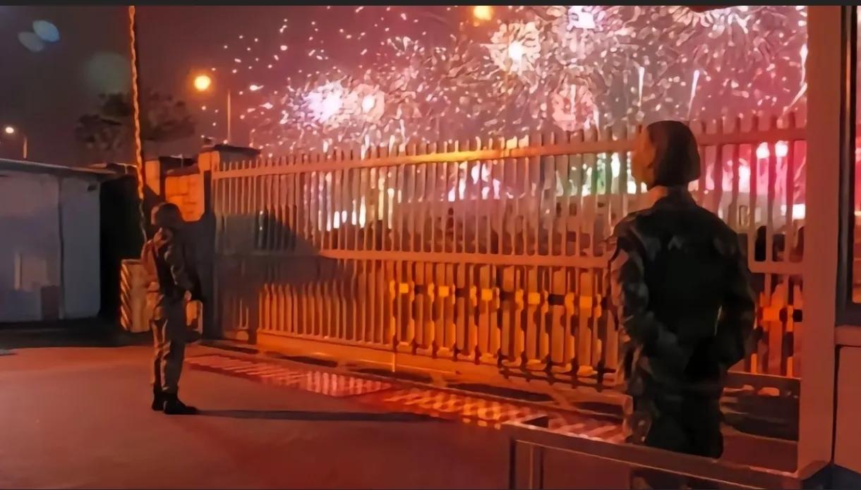 万家灯火通明，您们守护和平！致敬，子弟兵！