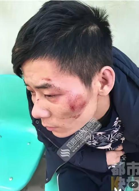 5 月 10 日凌晨，四川广元一男子跑到武警营门自卫哨求救，说自己被人追打。武警