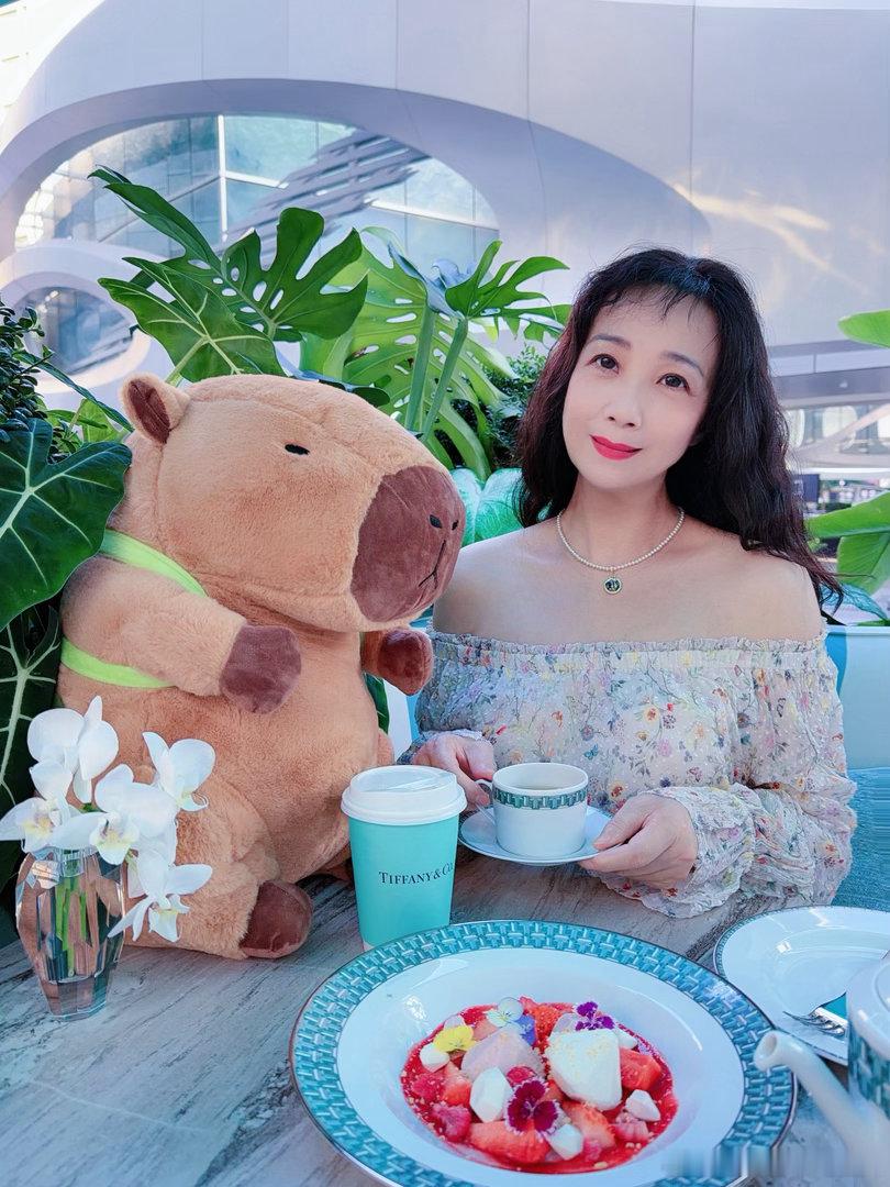 其实没有什么想象中太过宏大的未来，未来都是以当下的形式到来的，所以我们要做的仅仅