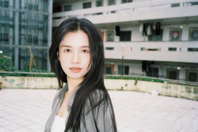 忧郁氛围感被张婧仪拿捏住张靖仪苗靖忧郁氛围感 张靖仪苗靖忧郁氛围感直接就已经溢出