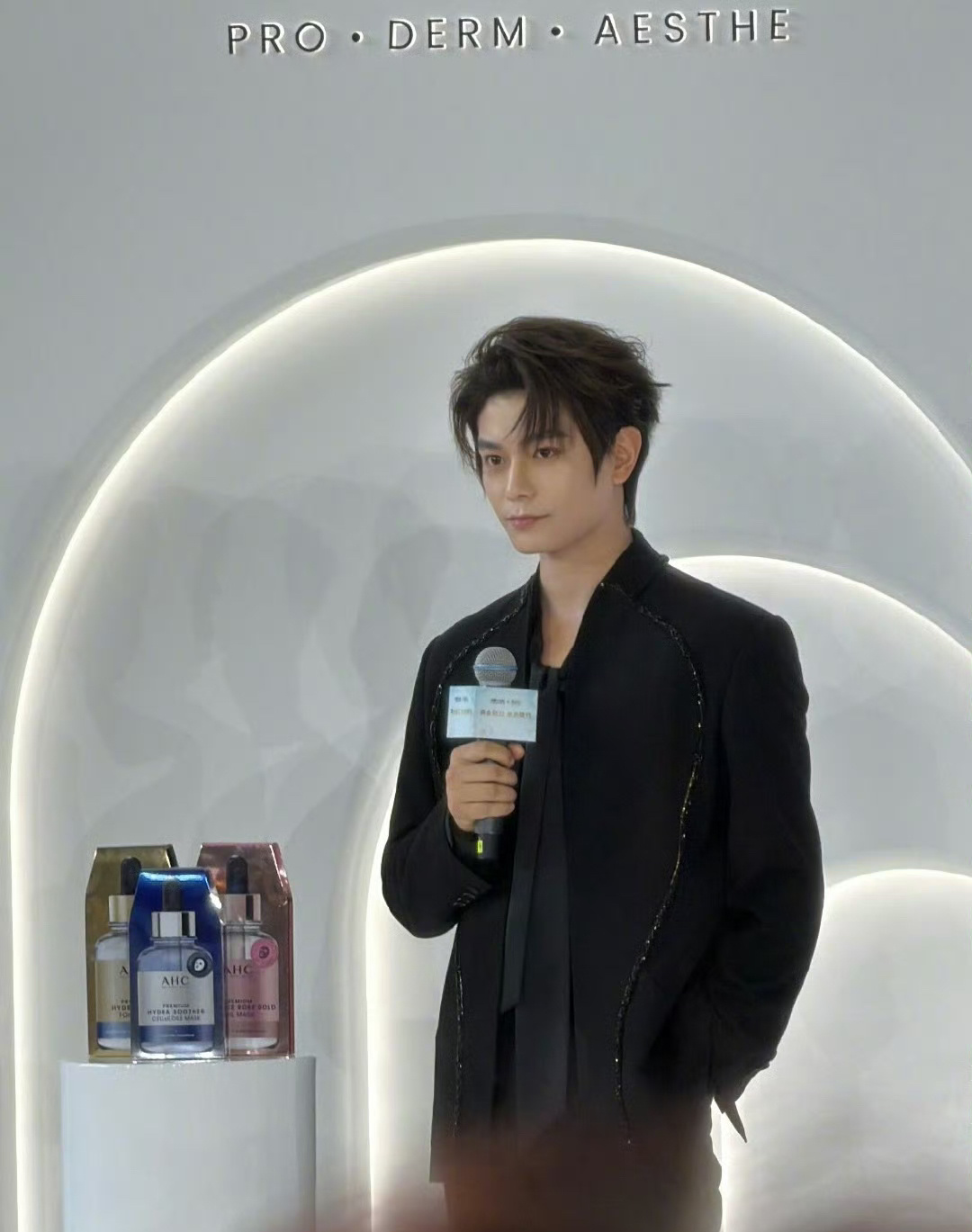 丁禹兮三亚线下活动，就这个allblack西装丁禹兮爽