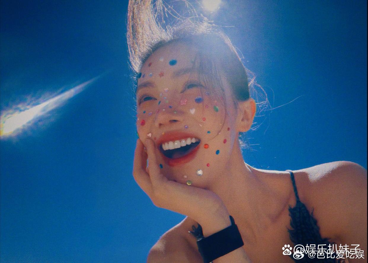 1.金晨没办法继续参加某档综艺，是因为交通事故的事情，毕竟投资方有车企，谁都不愿