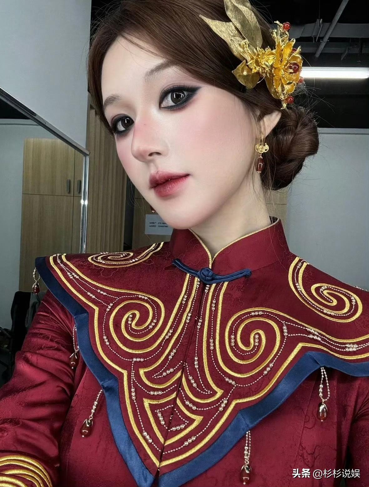 这是赵露思的新妆造吗？

乍一看确实有点诡异呀！

据说这是她新代言的一个游戏里