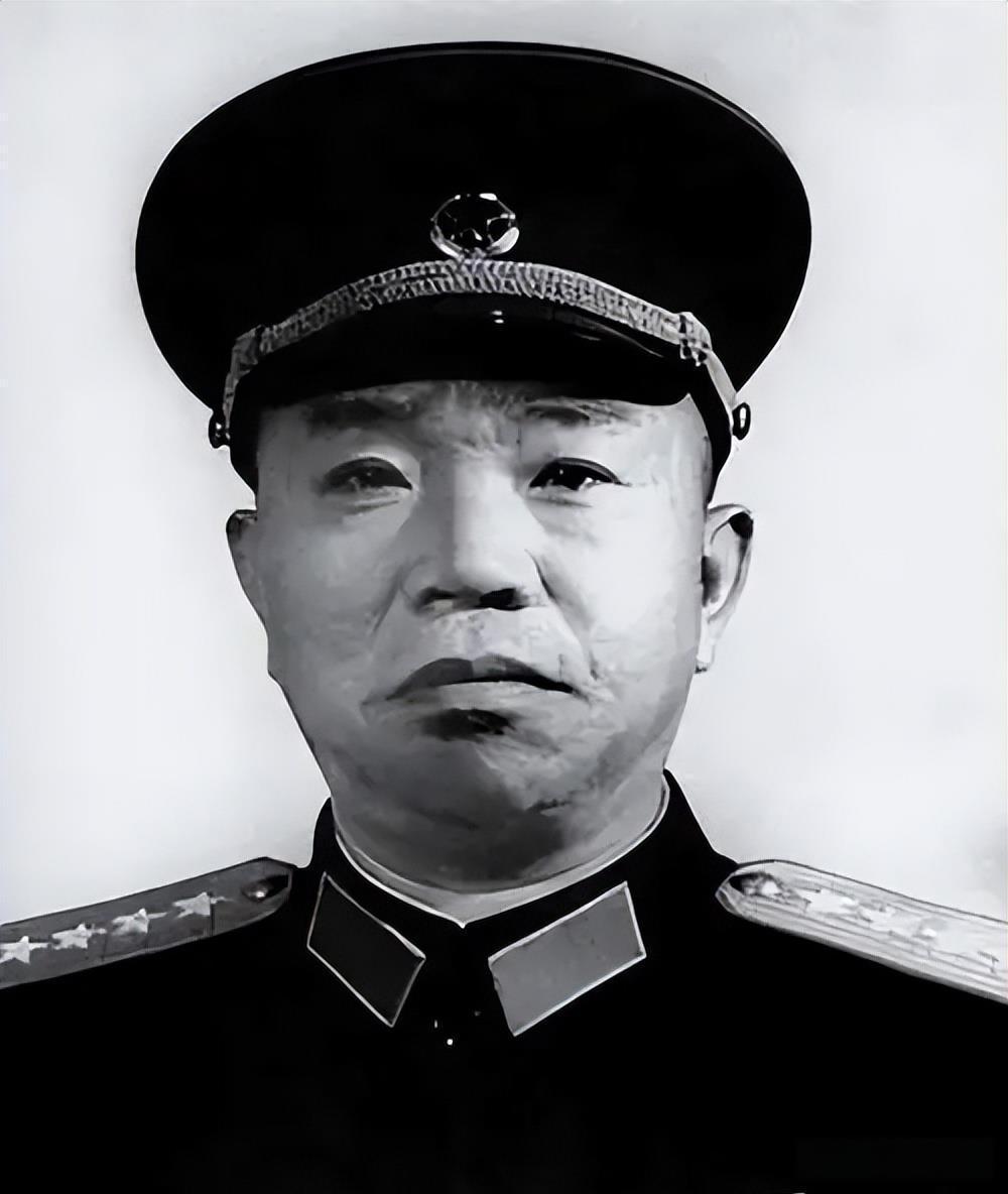 哥哥带弟弟干革命，都成军区副司令，55年弟弟成上将哥哥是大将。
 
这对传奇兄弟