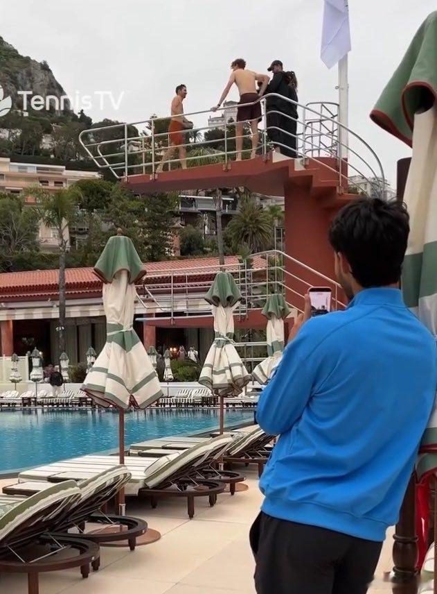 【意大利名宿：辛纳一天想12小时网球，阿尔卡拉斯爱去伊比萨开派对】帕纳塔：“他的