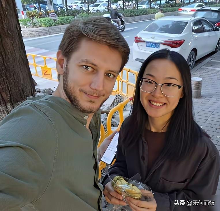 加拿大这个男子，还是有点交际手段的，在网上认识了这个上海姑娘，由于聊的很投机，也