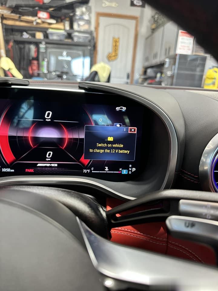 AMG SL 63车主，之前开着新买的爱车去徒步完，车就把他丢在荒郊野外了，[d