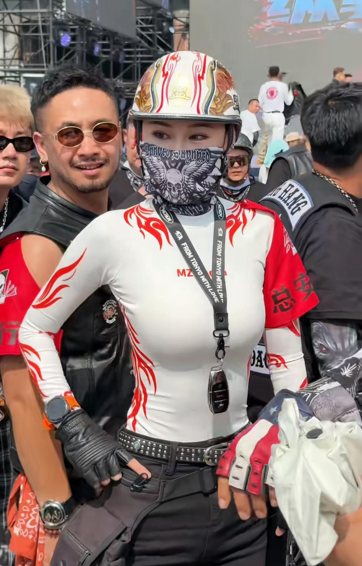 知名网红“盟主安全官”成团宠，本溪巡游她排在主要位置，34岁未婚未育，自由且富贵