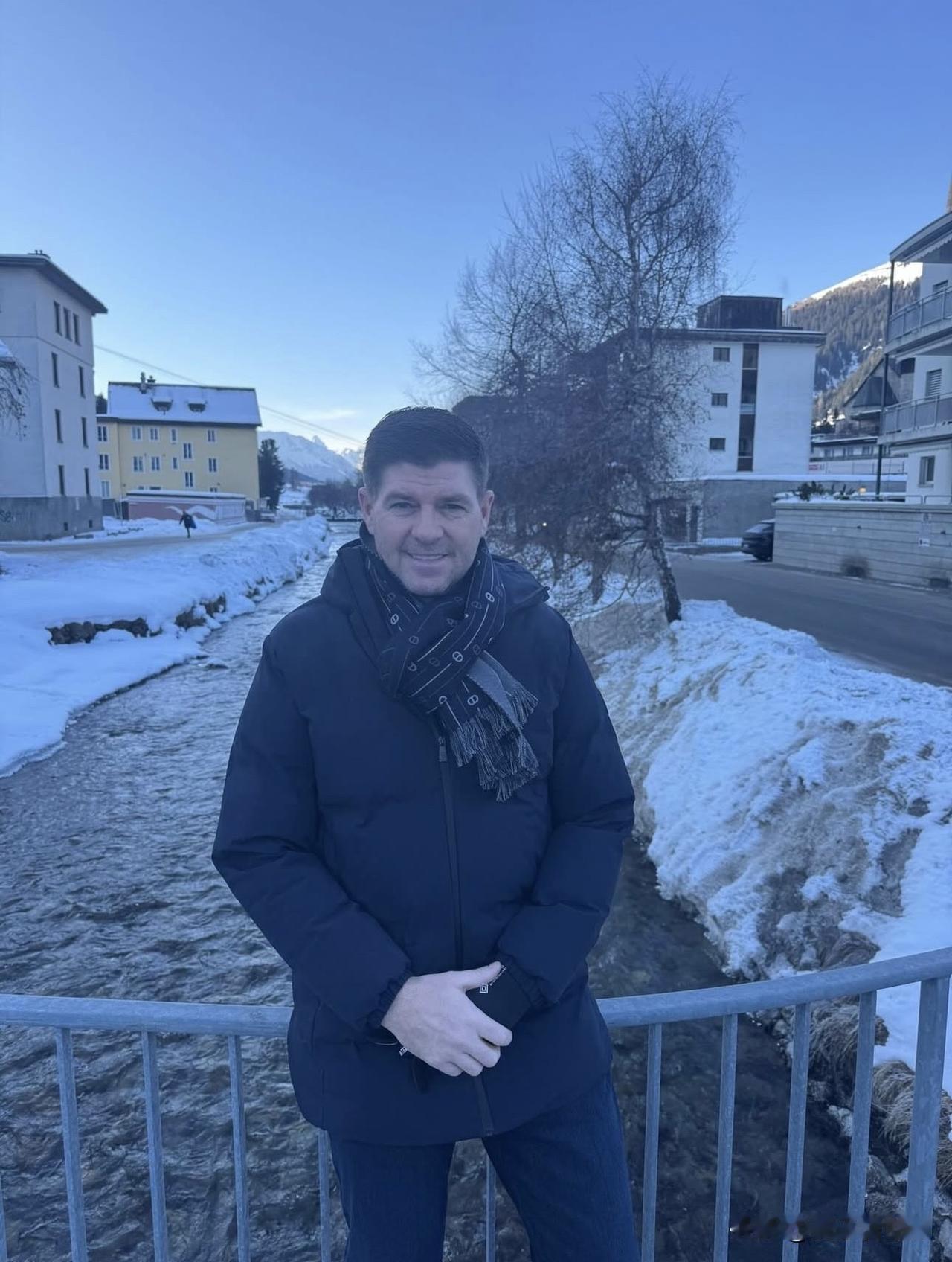 久未露面的傑隊！👍
	
stevengerrard Incredible af