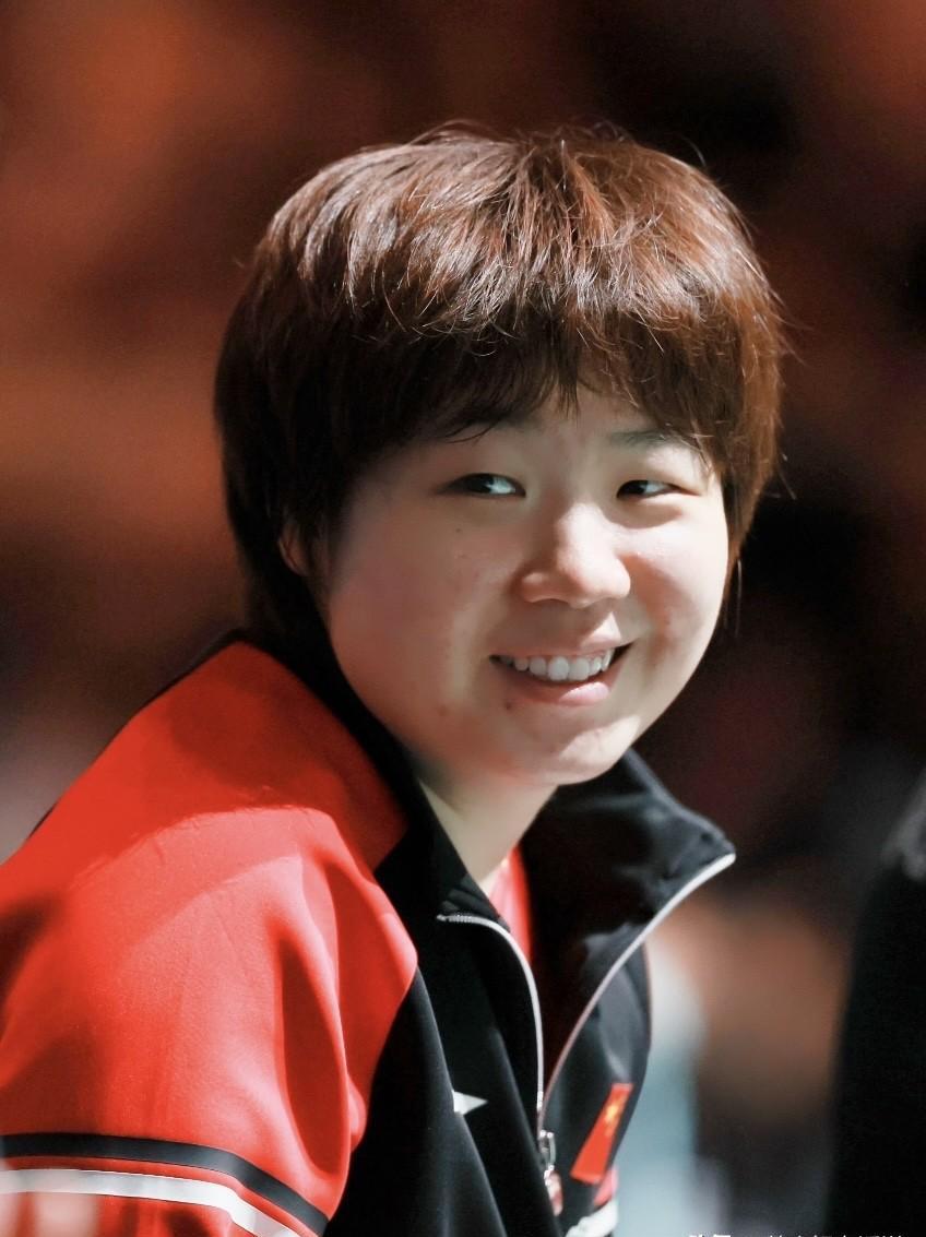 蒯曼一句话，炸翻了国乒的饭圈。
她说孙颖莎缺席后，成绩“还挺好”，这反差够不够大