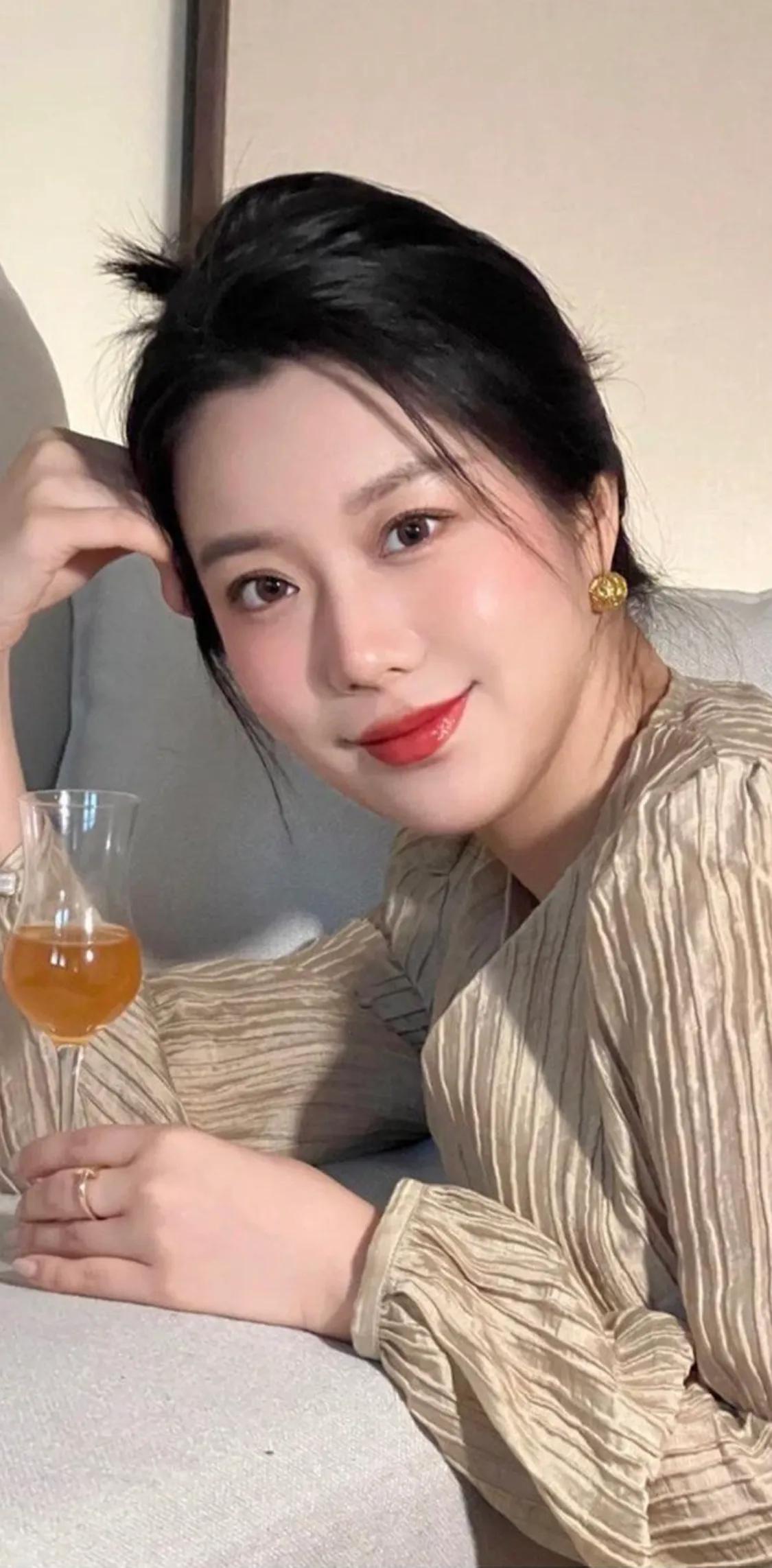 在我这里有这样的一句话：穷养儿富养女，现实生活中也的确有很多这样的家庭。

所谓
