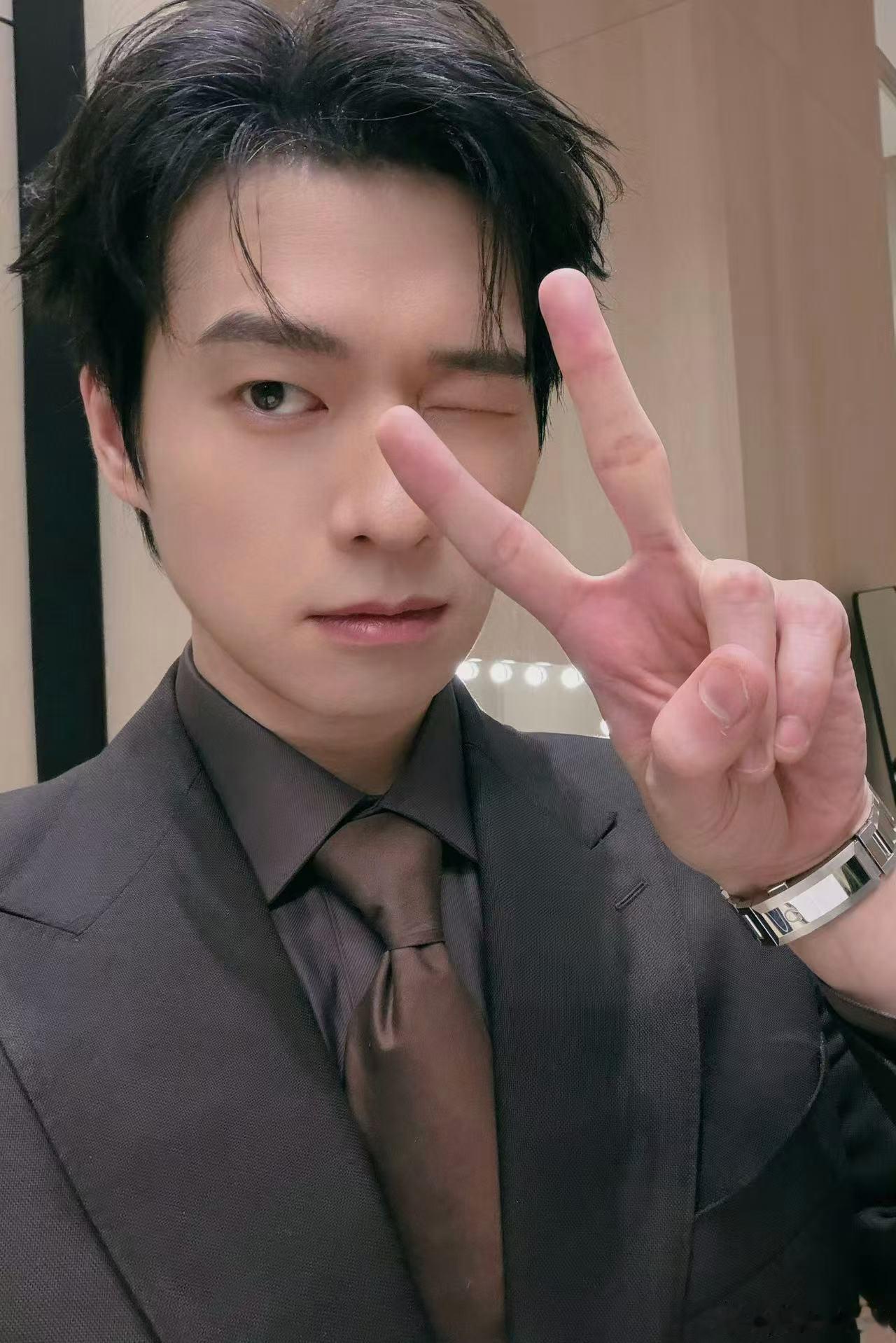 杨迪是尝过魏大勋的嘴吗周五晚高疯 周五晚高疯也太会抓笑点了，魏大勋作弊失败名场面