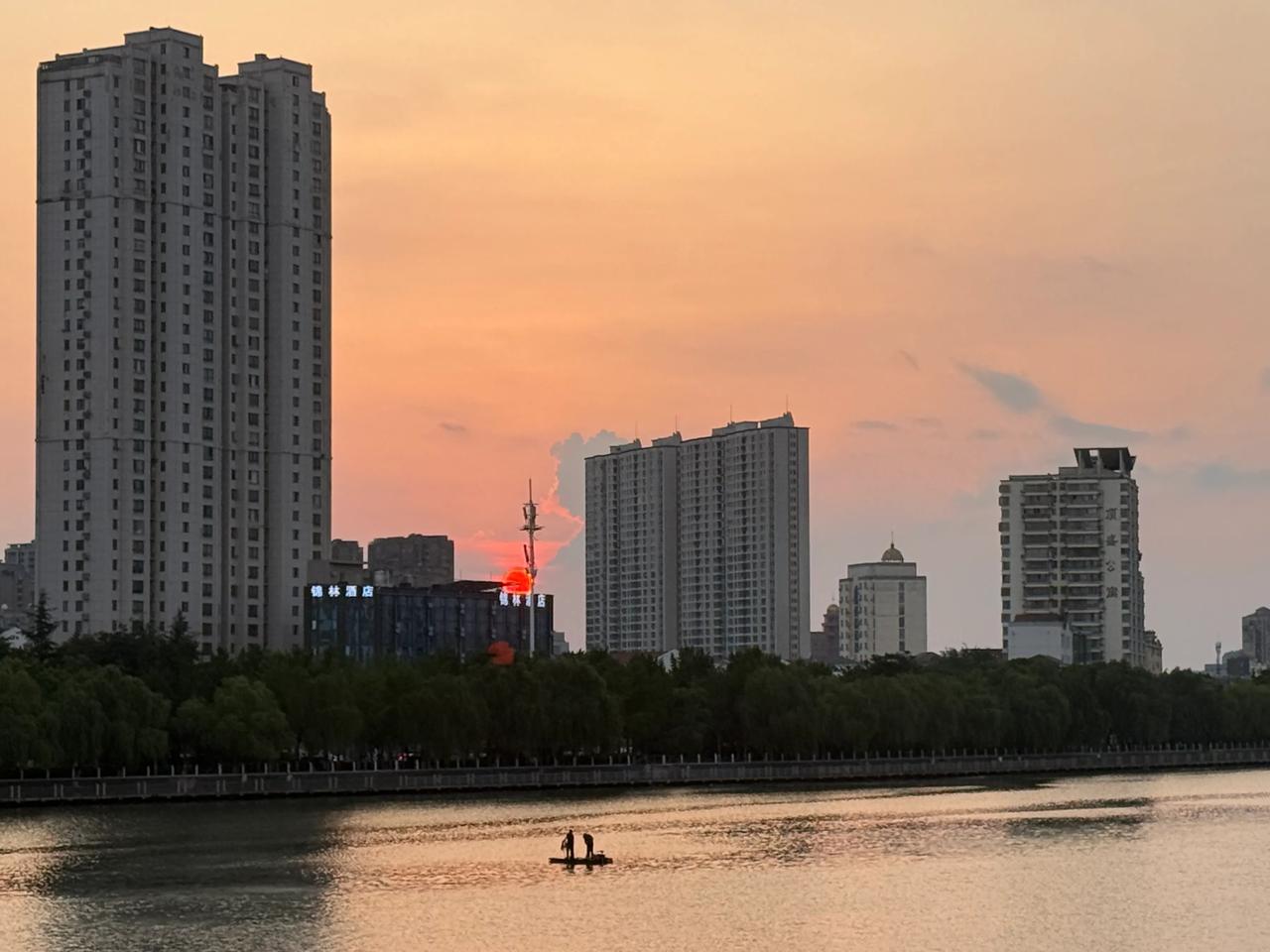 这是一个大家都值得看的视频！
主播以客观、公正、准确到位的视角，将当前都在关注的