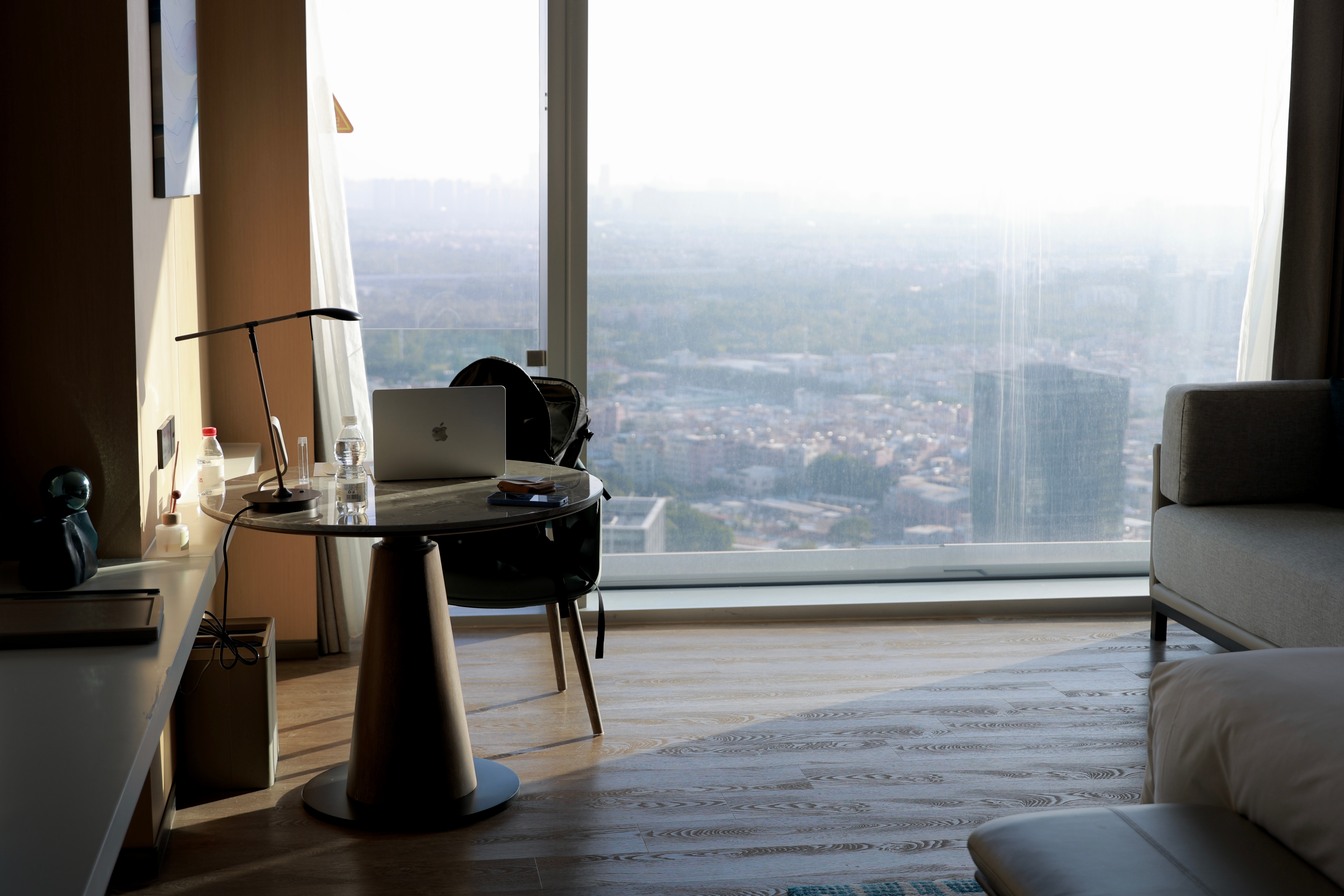 好好休息，明早广州车展开始搬砖 