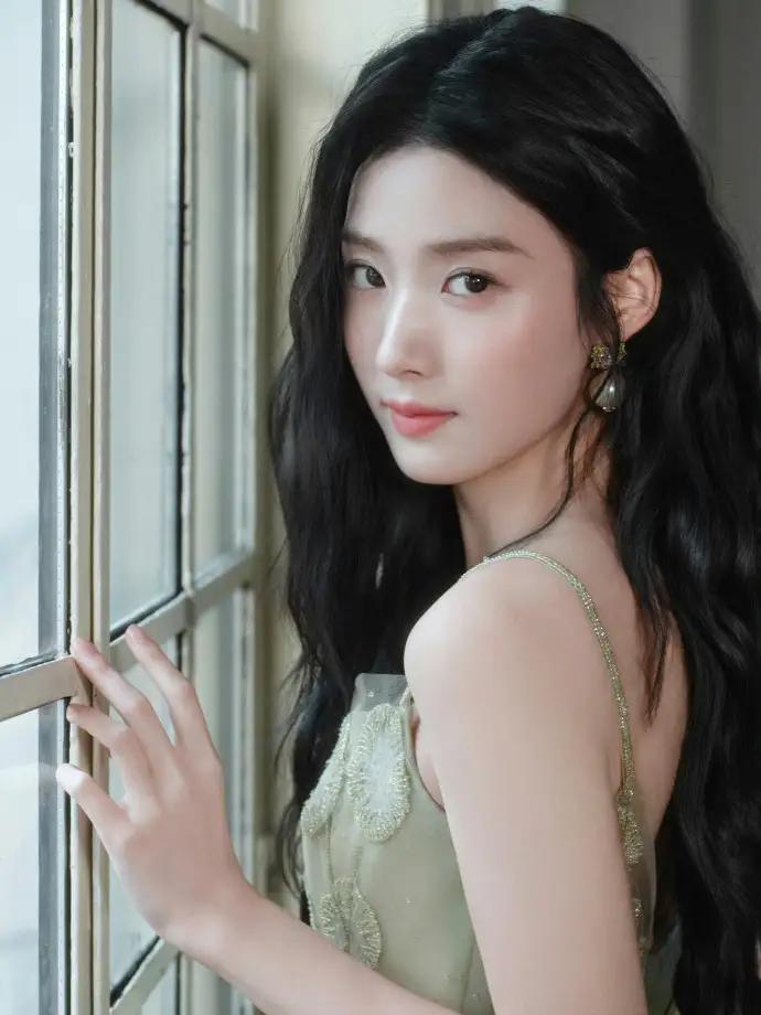 说她是刘亦菲的接班人，她是谁？是长得像神仙姐姐，还是演技像？刘亦菲怕是不需要接班