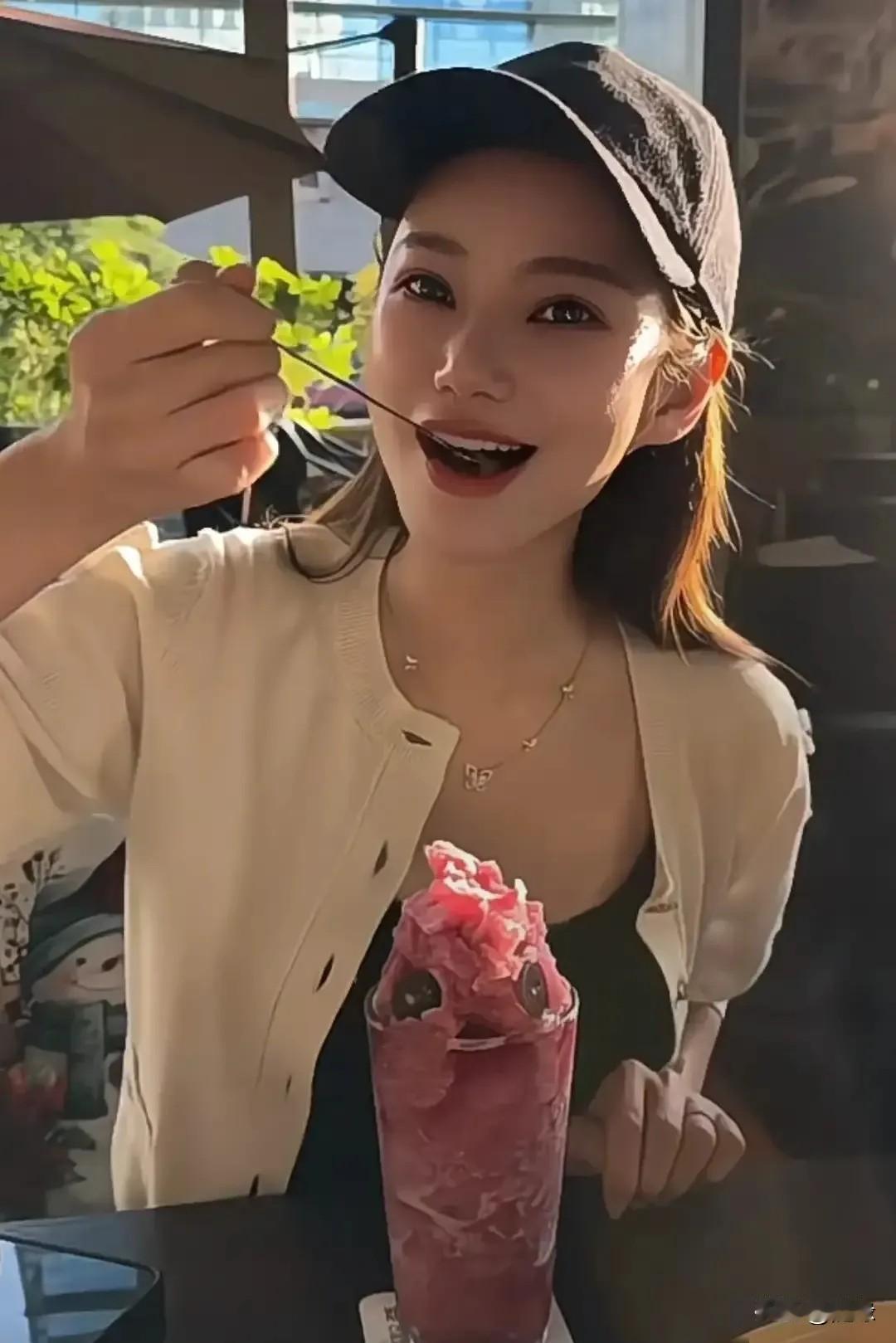 即不管有多少人说马筱梅不好，但不得不承认，她对大S两个孩子要比S一家人更好。
自